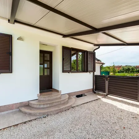 Cozy House With Pool Near Rovinj Apartment