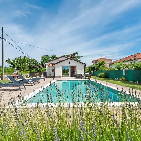 Cozy House With Pool Near Rovinj Apartment *