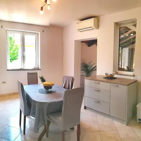 Apartment Cozy House With Pool Near Rovinj Kanfanar