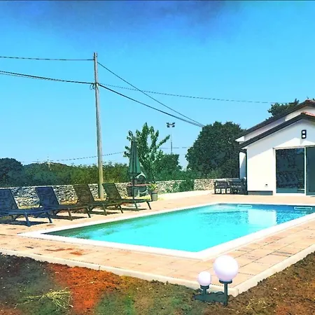 Cozy House With Pool Near Rovinj Kanfanar