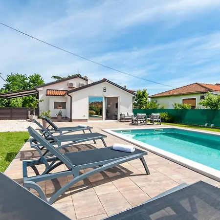 Cozy House With Pool Near Rovinj Apartment *