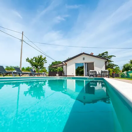 Cozy House With Pool Near Rovinj *