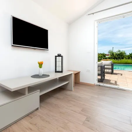 Cozy House With Pool Near Rovinj Apartment